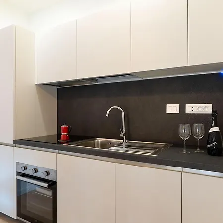 Διαμέρισμα Urban Oasis With Patio Labicana Near Termini *
